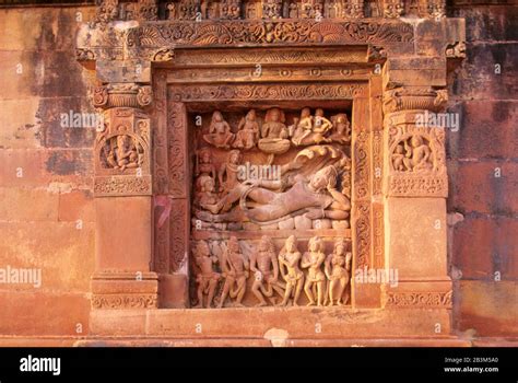  De Vishnu-stele uit Deogarh: Een Monumentale Ode aan Goddelijke Macht en Betoverende Verbeelding!