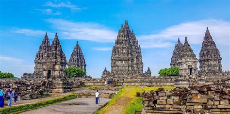  De Prambanan Tempel: Een Meesterwerk van Monumentale Pracht en Mythische Vertelling!